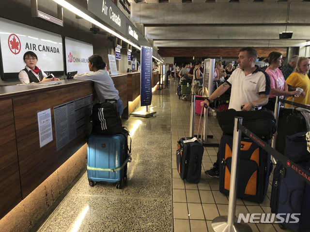 호주행 캐나다여객기, 난기류로 승객35명 부상 하와이기착