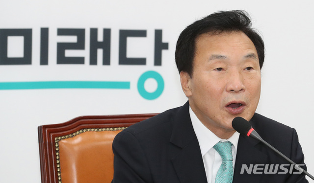 【서울=뉴시스】이종철 기자 = 12일 서울 여의도 국회에서 열린 바른미래당 최고위원회의에서 손학규 대표가 모두발언을 하고 있다. 2019.07.12. jc4321@newsis.com