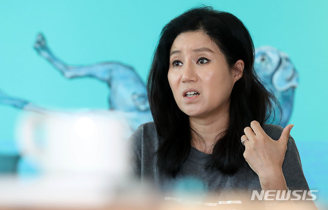 [서울=뉴시스]추상철 기자 =박소연 전 동물보호단체 케어 대표가 지난 2019년 7월13일 오후 서울 종로구 케어 사무실에서 뉴시스와 인터뷰하고 있다. 이날 인터뷰어는 지승호 인터뷰 전문 작가가 진행했다. 2019.07.15. scchoo@newsis.com