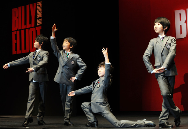 왼쪽에서 세 번째가 임선우, 2010년 뮤지컬 '빌리 엘리어트' 제작발표회 