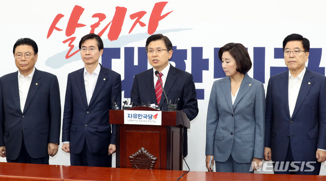 【서울=뉴시스】 박영태 기자 = 자유한국당 황교안 대표가 15일 오전 서울 여의도 국회에서 일본의 경제제재와 관련한 기자회견을 하고 있다. 2019.07.15.since1999@newsis.com