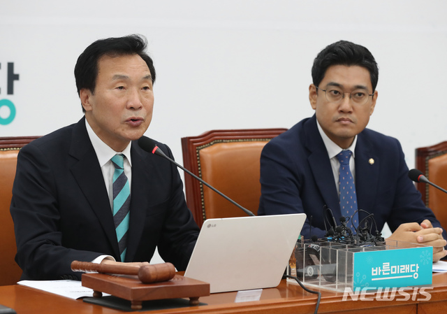 【서울=뉴시스】고승민 기자 = 바른미래당 손학규 대표가 15일 서울 여의도 국회에서 열린 당 최고위원회의에서 모두발언하고 있다. 2019.07.15. kkssmm99@newsis.com