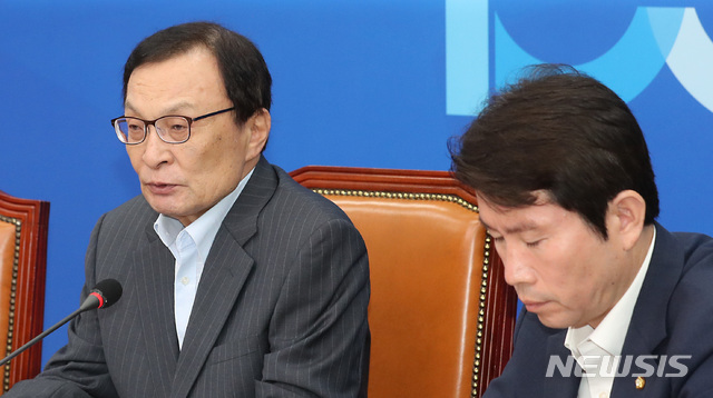 【서울=뉴시스】이종철 기자 = 15일 서울 여의도 국회에서 열린 더불어민주당 최고위원회의에서 이해찬 대표가 모두발언을 하고 있다. 2019.07.15.&nbsp; jc4321@newsis.com