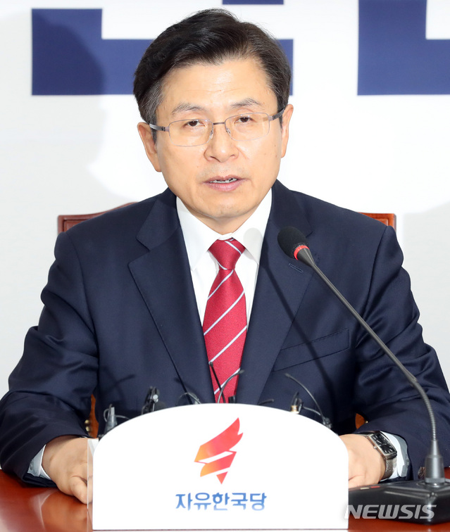 【서울=뉴시스】 박영태 기자 = 15일 오전 서울 여의도 국회에서 열린 자유한국당 최고위원회의에서 황교안 대표가 발언하고 있다. 2019.07.15. since1999@newsis.com