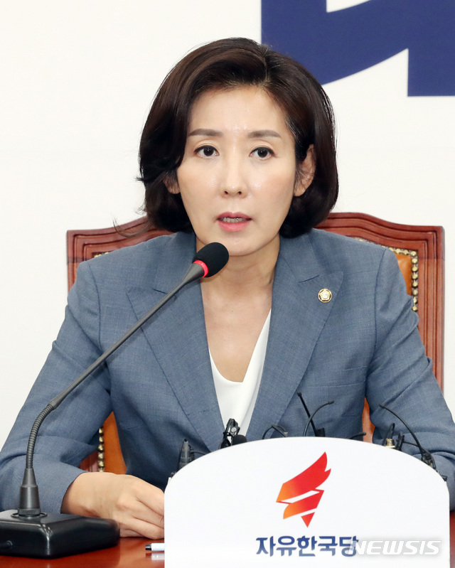 【서울=뉴시스】 박영태 기자 = 15일 오전 서울 여의도 국회에서 열린 자유한국당 최고위원회의에서 나경원 원내대표가 발언하고 있다. 2019.07.15.since1999@newsis.com