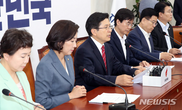 【서울=뉴시스】 박영태 기자 = 15일 오전 서울 여의도 국회에서 열린 자유한국당 최고위원회의에서 황교안 대표가 발언하고 있다. 2019.07.15. since1999@newsis.com