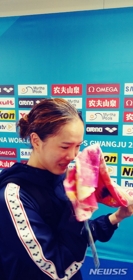 【광주=뉴시스】권혁진 기자 = 눈물 흘리는 여자 다이빙 국가대표 문나윤.