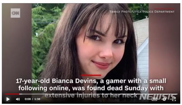 【서울=뉴시스】15일(현지시간) AP통신과 CNN 등은 경찰이 비앙카 데빈스(17)를 살해한 혐의로 브랜던 클라크(21)를 2급 살인 혐의로 체포했다고 보도했다. 사진은 CNN 보도 화면의 데빈스 모습 캡처. 2019.07.16.