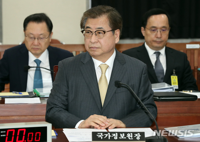 【서울=뉴시스】 박영태 기자 = 16일 오전 서울 여의도 국회에서 열린 정보위원회 전체회의에 서훈 국가정보원장이 참석해 자리에 앉아 있다. 2019.07.16.since1999@newsis.com