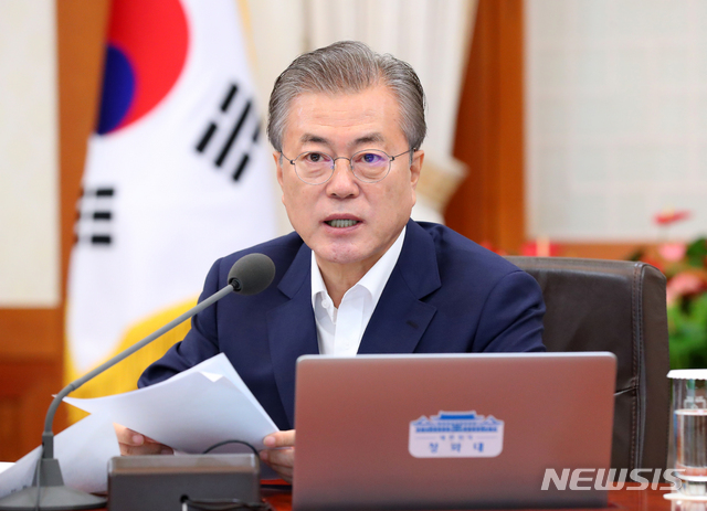 【서울=뉴시스】전신 기자 = 문재인 대통령이 16일 청와대 본관에서 열린 국무회의를 주재하고 있다. 2019.07.16.&nbsp; photo1006@newsis.com