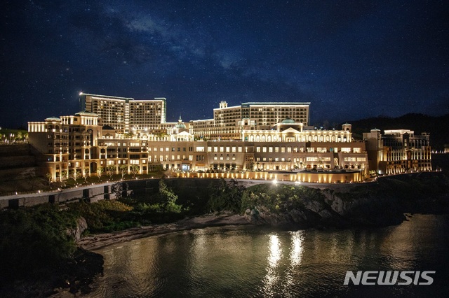 【서울=뉴시스】대명 쏠비치 호텔 리조트 진도 야경