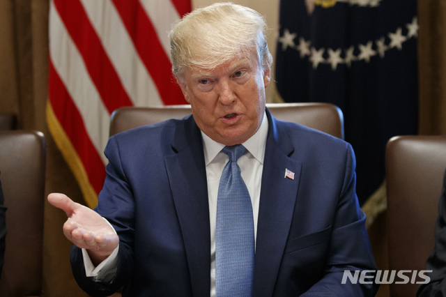 트럼프 "美군함, 호르무즈 해협서 이란 드론 격추"