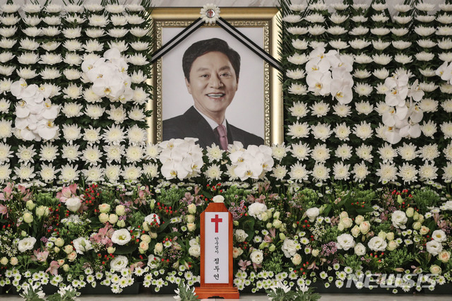 【서울=뉴시스】최동준 기자 = 17일 오전 서울 서대문구 세브란스병원 장례식장에 정두언 전 새누리당 의원의 빈소가 마련돼 있다. 2019.07.17. photo@newsis.com