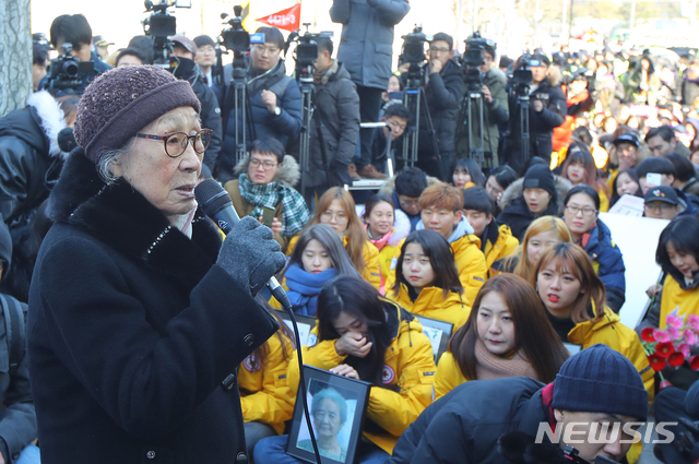 위안부 피해자 할머니의 27년···영화 '김복동'