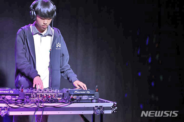 【서울=뉴시스】서울 도봉구 청소년협력종합예술활동 교육장 '채움'에서 공연모습. 2019.07.18. (사진=도봉구 제공)