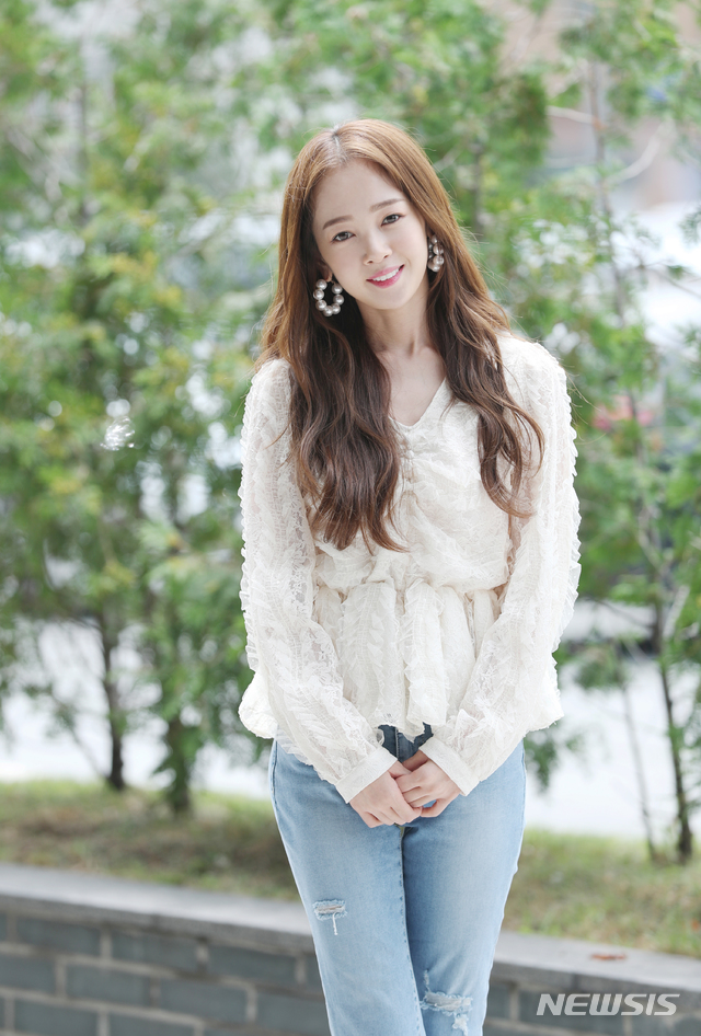【서울=뉴시스】조수정 기자 = 최근 종영한 KBS 2TV 수목드라마 '단, 하나의 사랑' 배우 김보미가 16일 오전 서울 충무로 뉴시스 본사에서 인터뷰에 앞서 포즈를 취하고 있다. 2019.07.19. chocrystal@newsis.com