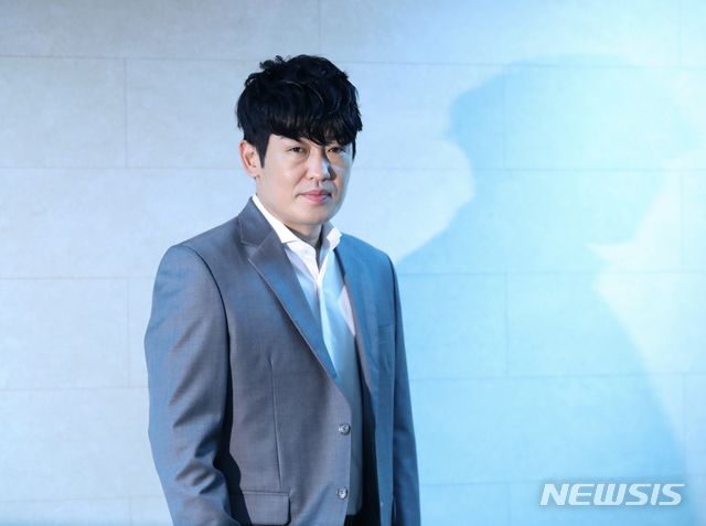 【서울=뉴시스】조수정 기자 = 배우 허성태가 18일 서울 충무로 뉴시스 본사에서 인터뷰에 앞서 포즈를 취하고 있다. 허성태는 최근 종영한 MBC 주말드라마 '이몽'에서 마쓰우라 역을, OCN 토일 오리지널 ‘왓쳐(WATCHER)’에서 장해룡 역을 맡았다. 영화 2020년 개봉 예정인 영화 '히트맨'도 촬영중이다. 2019.07.19. chocrystal@newsis.com