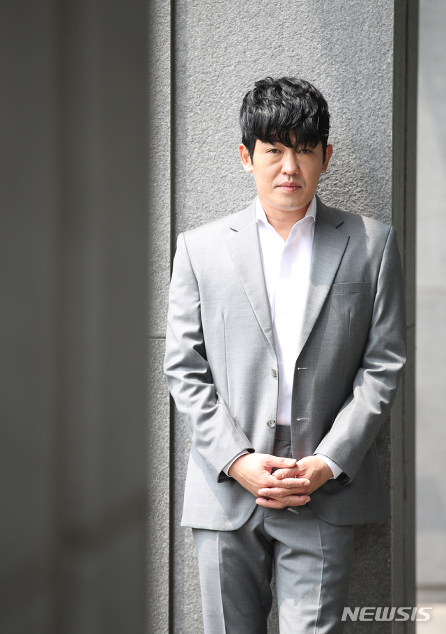 【서울=뉴시스】조수정 기자 = 배우 허성태가 18일 서울 충무로 뉴시스 본사에서 인터뷰에 앞서 포즈를 취하고 있다. 허성태는 최근 종영한 MBC 주말드라마 '이몽'에서 마쓰우라 역을, OCN 토일 오리지널 ‘왓쳐(WATCHER)’에서 장해룡 역을 맡았다. 영화 2020년 개봉 예정인 영화 '히트맨'도 촬영중이다. 2019.07.19. chocrystal@newsis.com