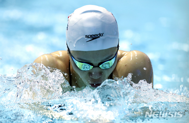 【광주=뉴시스】최진석 기자 = 김서영이 18일 오전 광주 광산구 남부대학교 시립수영장에서 '2019광주세계수영선수권대회' 경영 종목을 출전을 앞두고 훈련을 하고 있다. 경영은 오는 21일부터 시작된다. 2019.07.18.myjs@newsis.com