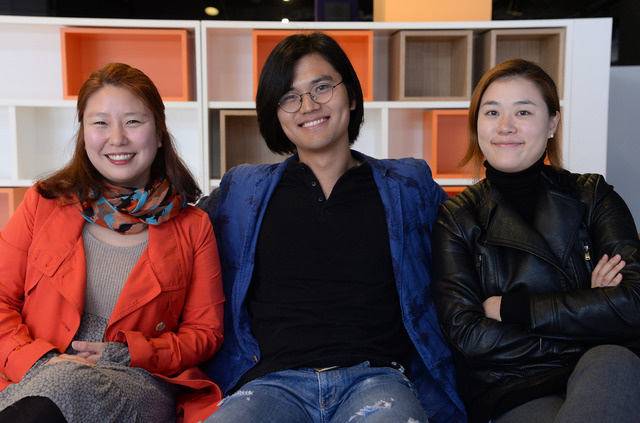 왼쪽부터 윤혜숙, 김정, 송정안 연출, 2015년 인터뷰 당시 밝은 모습.