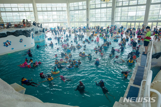 【평창=뉴시스】 용평리조트 워터파크 '피크 아일랜드' 지난 6월 모습. (사진=용평리조트 제공)