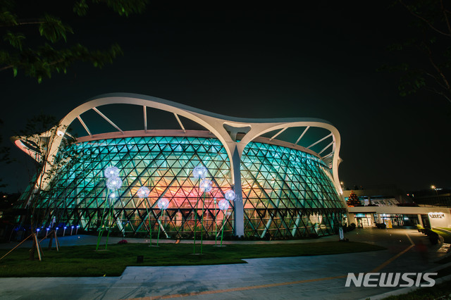 【서울=뉴시스】서울시는 올해 서울식물원 여름맞이 행사 '보타닉썸머나이트'를 진행한다고 21일 밝혔다. 2019.07.21. (사진=서울시 제공)