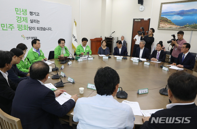 【서울=뉴시스】고승민 기자 = 당권파로 일컬어지는 정동영 대표와 최고위원들. 2019.07.19. kkssmm99@newsis.com