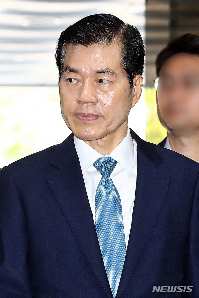 【서울=뉴시스】김병문 기자 = 4조5000억원대 분식회계 의혹에 관여한 혐의 등을 받고 있는 김태한 삼성 바이오로직스 대표가 지난 19일 오전 서울 서초구 서울중앙지법에서 열린 구속 전 피의자심문(영장실질심사)에 출석하고 있다. 2019.07.19. dadazon@newsis.com