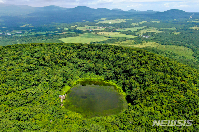 【제주=뉴시스】우장호 기자 = 제주 서귀포시 남원읍 한라산자락 물영아리 오름에 물이 가득 고여 아름답다. 2019.07.21. (사진=제주도청 제공) woo1223@newsis.com