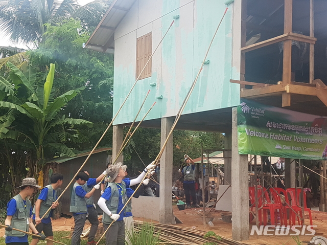 【서울=뉴시스】 YDP 청소년 국제 봉사단 상해 건축 봉사. 2019.07.22. (사진=영등포구 제공)