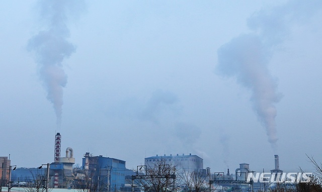 [청주=뉴시스] 충북 청주시가 (주)대청그린텍과의 행정소송에서 패소하면서 흥덕구 강내면에 폐기물 처리시설이 들어서게 됐다. 사진은 청주시 청원구 북이면 일대 소각시설. (사진=뉴시스DB) photo@newsis.com 