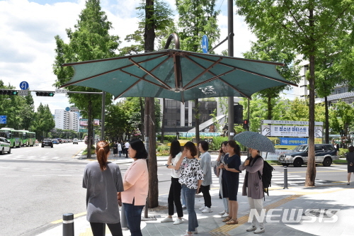 【서울=뉴시스】서울 노원구 여름거리 그늘막. 2019.07.22. (사진=노원구 제공)