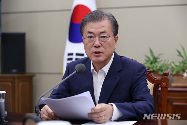 【서울=뉴시스】박진희 기자 = 문재인 대통령이 22일 청와대 여민관에서 수석 비서관·보좌관 회의를 주재하고 있다. 2019.07.22. pak7130@newsis.com