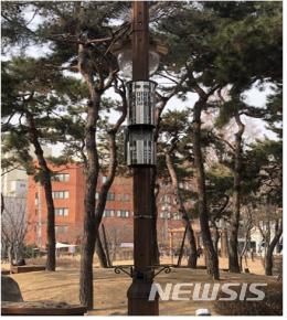 【서울=뉴시스】 영등포구 해충유인살충기 확대 설치. 2019.07.23. (사진=영등포구 제공)