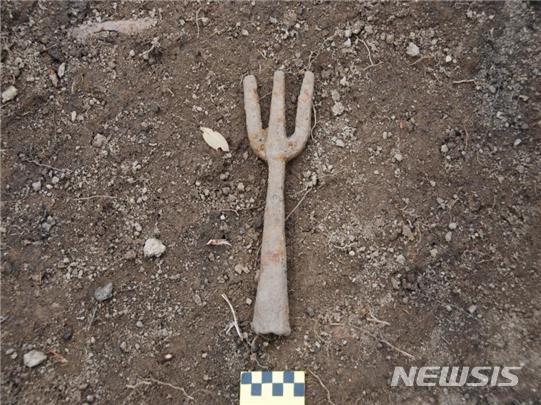 인제 한계산성 상성 출토유물, 철제 쇠스랑 