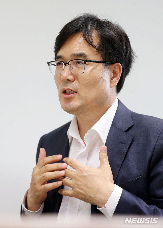 【서울=뉴시스】홍효식 기자 = 김남성 감정평가사무소협의회장이 23일 서울 서초구 감정평가사협회에서 뉴시스와 인터뷰를 하고 있다. 2019.07.23. yesphoto@newsis.com