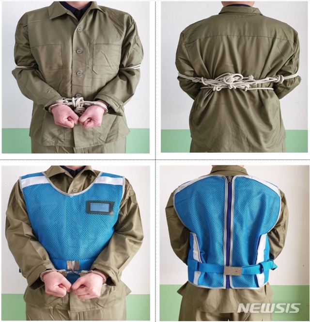 【서울=뉴시스】 수용자가 외부호송 시 착용하는 벨트형 포승(위)과 수용자의 인격 침해 최소화를 위해 법무부가 지난 7월 개발한 호송용 조끼(아래). 2019.07.24 (사진=법무부 제공)