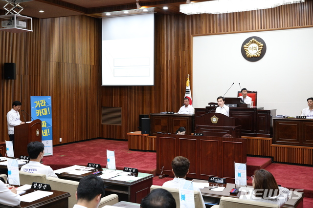 【대구=뉴시스】배소영 기자 = 24일 대구 달서구의회 제264회 임시회가 열리고 있다. 2019.07.24. soso@newsis.com