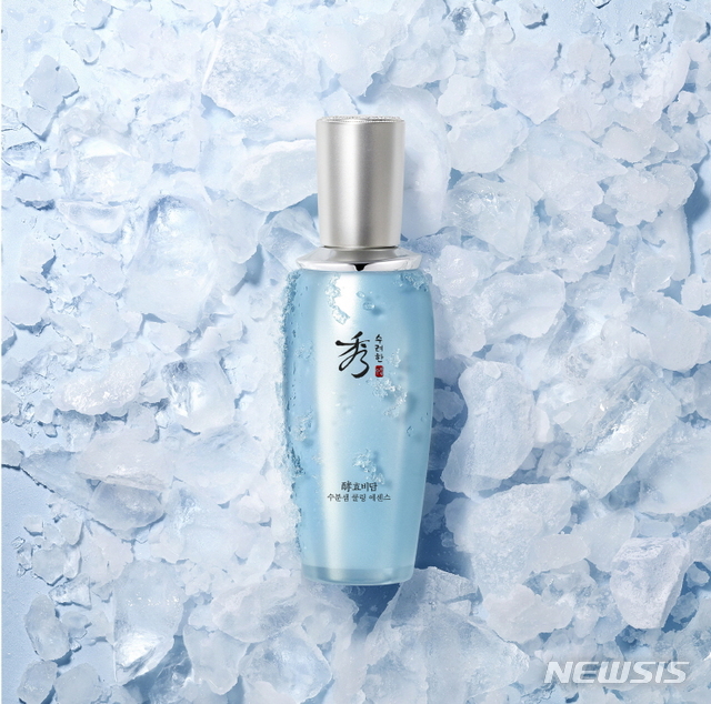 【서울=뉴시스】LG생활건강 '수려한 효비담 수분샘 쿨링 에센스'