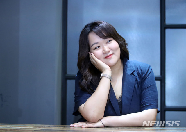 【서울=뉴시스】박미소 기자 = 드라마 '퍼퓸'에서 민재희 역을 연기한 배우 하재숙이 24일 오후 서울 강남구 한 카페에서 뉴시스와 인터뷰에 앞서 포즈를 취하고 있다.2019.07.24.&nbsp; misocamera@newsis.com