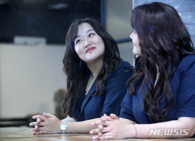 【서울=뉴시스】박미소 기자 = 드라마 '퍼퓸'에서 민재희 역을 연기한 배우 하재숙이 24일 오후 서울 강남구 한 카페에서 뉴시스와 인터뷰에 앞서 포즈를 취하고 있다.2019.07.24.&nbsp; misocamera@newsis.com