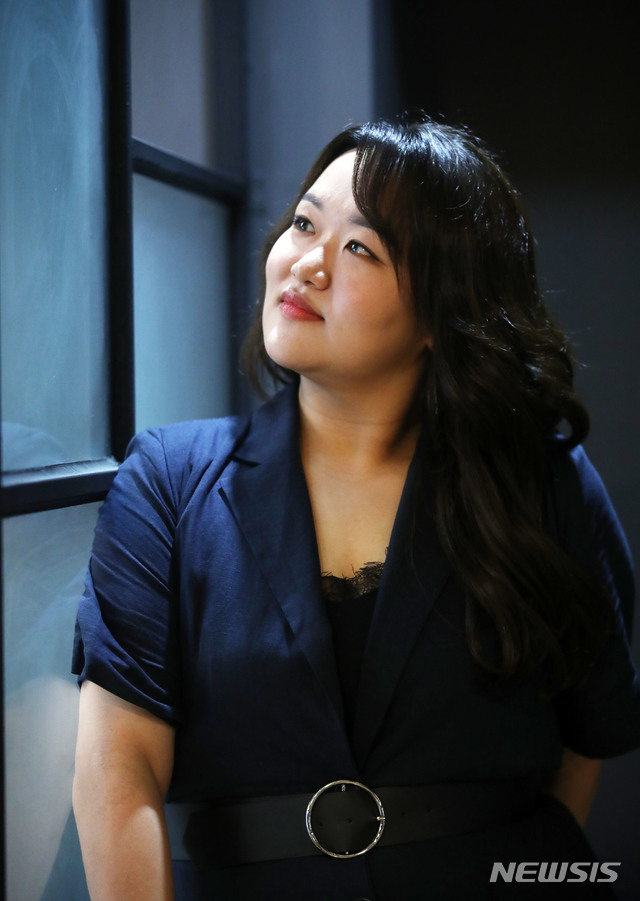 【서울=뉴시스】박미소 기자 = 드라마 '퍼퓸'에서 민재희 역을 연기한 배우 하재숙이 24일 오후 서울 강남구 한 카페에서 뉴시스와 인터뷰에 앞서 포즈를 취하고 있다.2019.07.24.&nbsp;&nbsp;&nbsp; misocamera@newsis.com