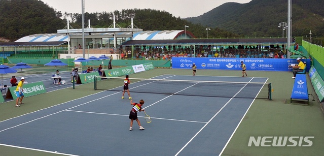 [김천=뉴시스} 교보생명컵 꿈나무 테니스 대회. (사진=김천시 제공) photo@newsis.co