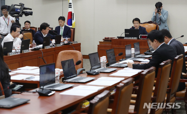 【서울=뉴시스】고승민 기자 = 25일 서울 여의도 국회에서 소프트웨어산업 진흥법 관련 공청회 등을 안건으로 과학기술정보방송통신위원회가 열리고 있다. 2019.07.25.kkssmm99@newsis.com