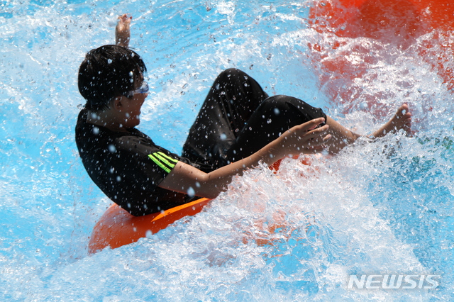 장마 가고 무더위 본격 기승…불쾌·더위체감지수↑