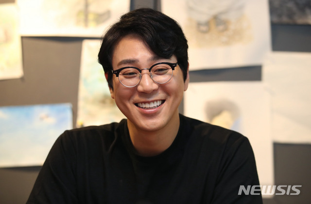 【서울=뉴시스】김진아 기자 = 나응식 수의사가 17일 오후 서울 강남구 한 카페에서 뉴시스와 인터뷰하고 있다. 지승호 인터뷰 전문 작가가 진행했다 2019.07.27. bluesoda@newsis.com