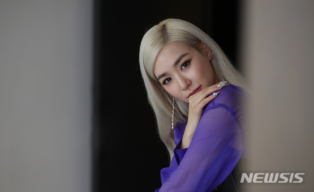 【서울=뉴시스】조수정 기자 = 가수 티파니 영 (Tiffany Young)이 30일 오후 서울 강남구 청담동에서 뉴시스와 인터뷰에 앞서 포즈를 취하고 있다. 2019.07.30. chocrystal@newsis.com