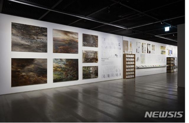 【서울=뉴시스】아라리오갤러리 서울 I 라이즈호텔 필리핀 작가 뷰엔 칼루바얀 개인전 전시 전경