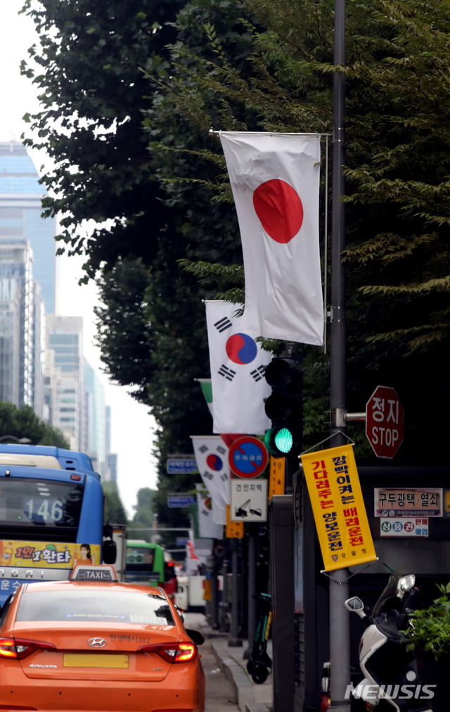 【서울=뉴시스】 강남구 테헤란로에 걸린 일장기. 2019.08.02. (사진=강남구 제공)