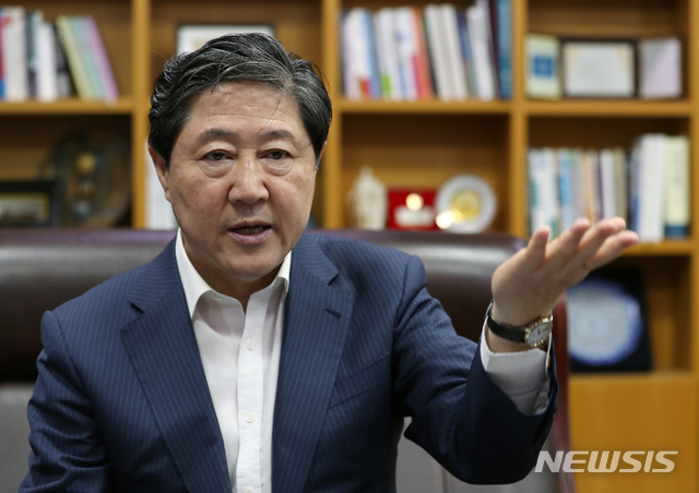 【서울=뉴시스】고승민 기자 = 사법개혁특별위원회 위원장으로 내정된 자유한국당 유기준 의원이 지난달 31일 서울 여의도 국회에서 뉴시스와 인터뷰를 하고 있다. 2019.08.03.kkssmm99@newsis.com